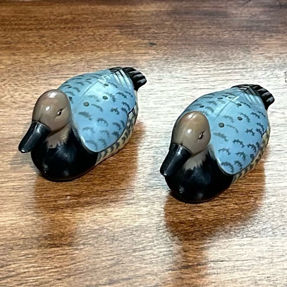 🟢3/$25🟢 Vintage Duck Salt & Pepper Set - Hard Plastic with stoppers